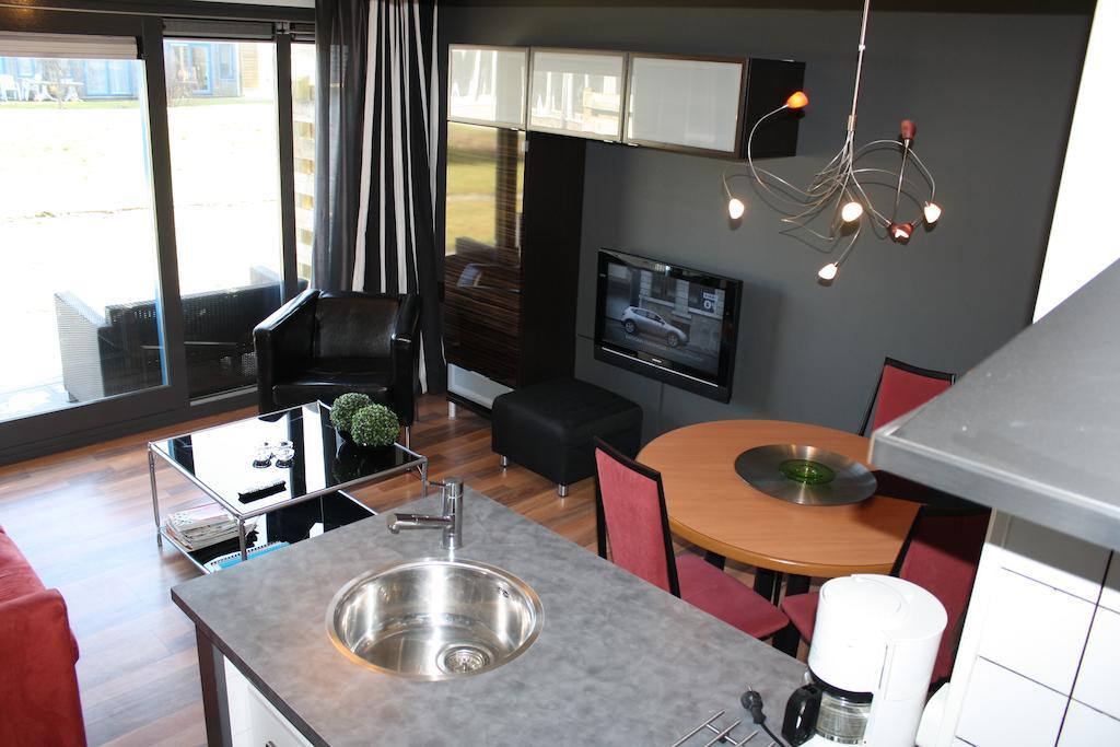Aphrodite Met Zonnig Terras, Eigen Keuken, Verwarmd Hotel-Zwembad, Nabij Dorp, Duinen En Strand 霍勒姆 客房 照片
